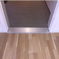 Täckplatta till tröskel, silverfärgad (kräver bortmontering av tröskel)